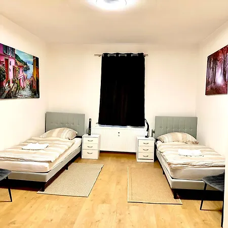 3 Zim Mit Balkon 公寓 3*